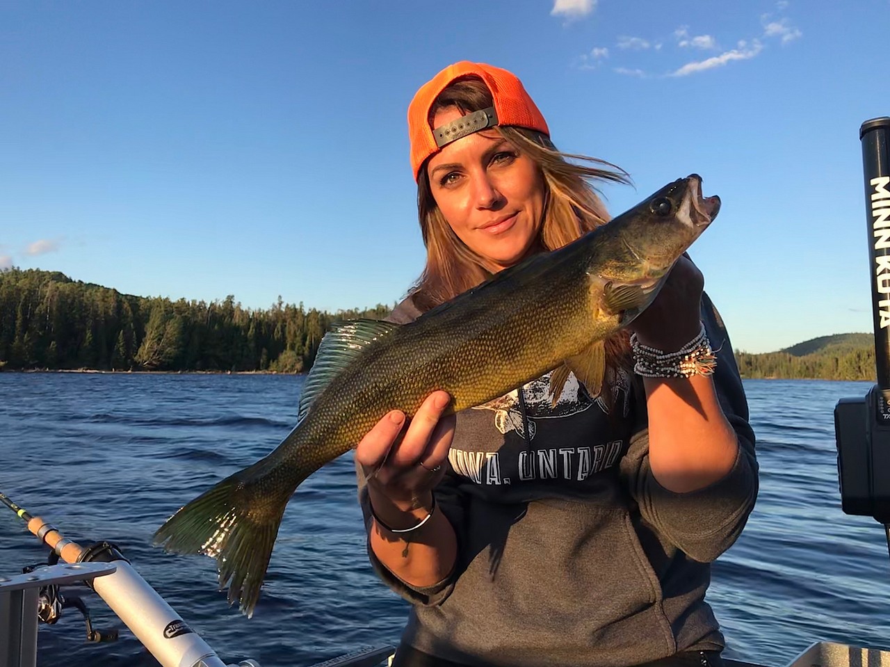 Forfaits de chasse au gros gibier au loup — Whitefish Lodge & Outpost Camps – Whitefish Lodge & Outpost Camps